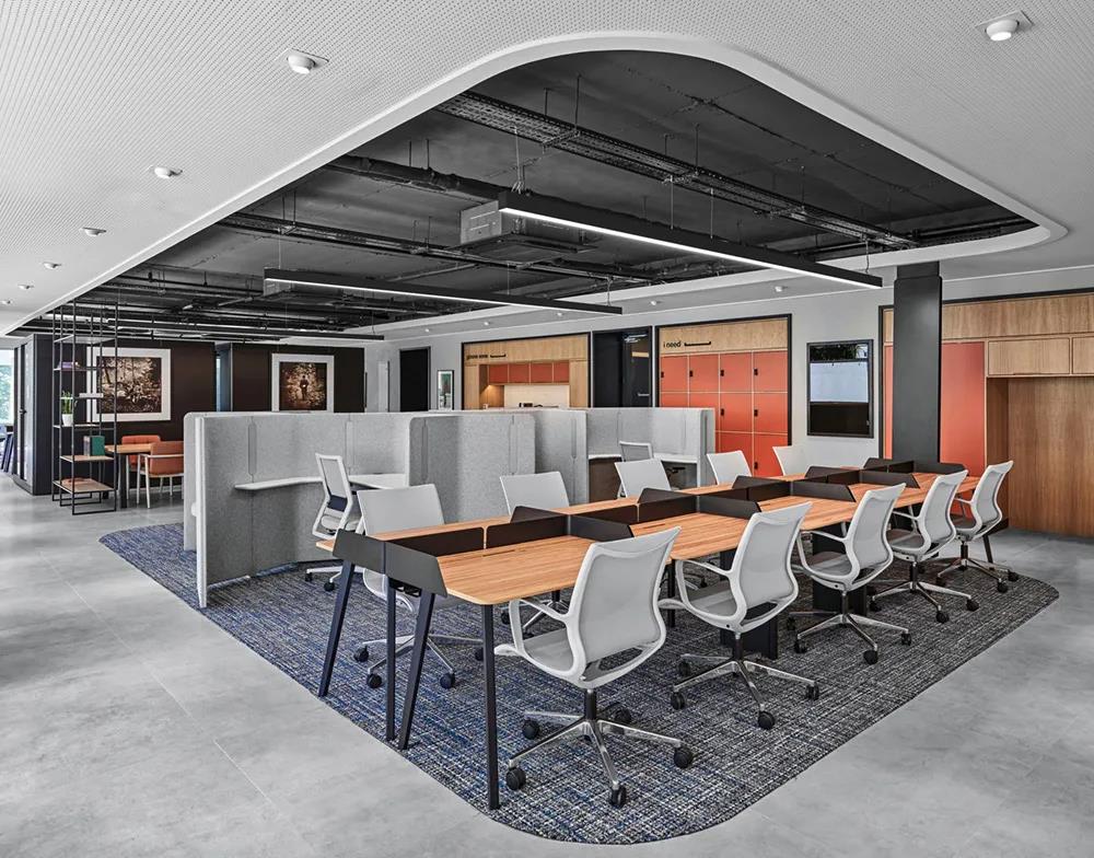 辦公室桌椅定制時注意事項(xiàng)